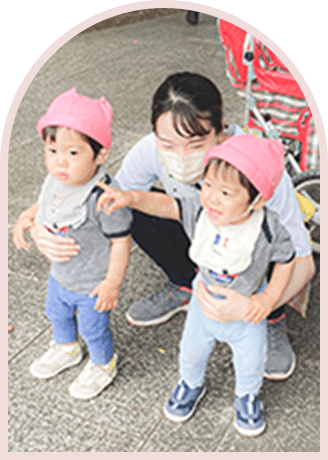 子どもと大人の写真
